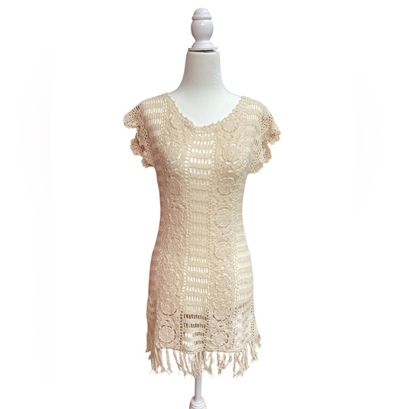 Beautiful Cream colored open weave Crocheted or embroidered Beach cover up - Picture 3 of 17